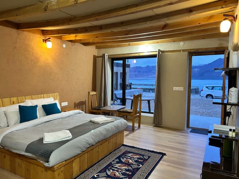 Deluxe Double or Twin Room, Lake View | Soundproofing