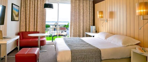 Superior Double Room, Ocean View (Side View) | In-room safe, soundproofing, free WiFi, bed sheets