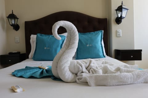 Double Room, Balcony, Courtyard View | Desk, free WiFi