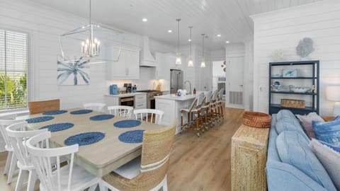 House, Multiple Beds, Patio, Garden View (3184 Egret Run) | Dining