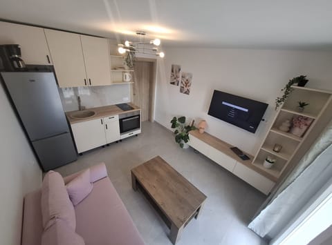 Apartment (One Bedroom Apartment with Garden Vie) | Living room | 32-inch flat-screen TV with cable channels