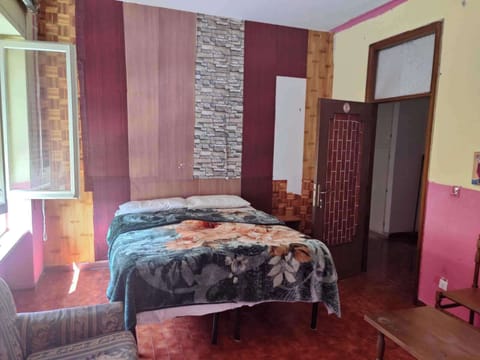 3 bedrooms, iron/ironing board, bed sheets