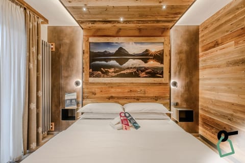 Double Room | Minibar, in-room safe, free WiFi, bed sheets