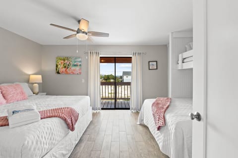Family Townhome, Pool View