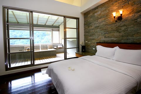 Deluxe Double Room (Hot Spring) | Desk, rollaway beds
