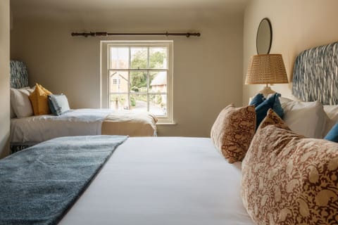 Triple Room | Iron/ironing board, free WiFi