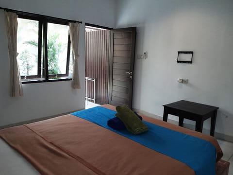 Standard Room, 1 Double Bed, Mountain View | Select Comfort beds, individually furnished, desk, laptop workspace