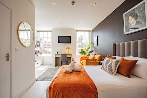 Standard Studio, 1 Double Bed, Non Smoking | Laptop workspace, iron/ironing board, cribs (free), WiFi (free)
