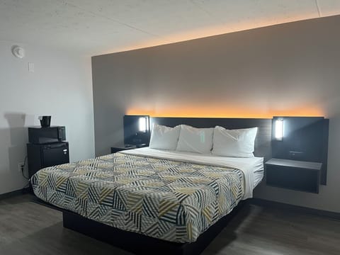 Iron/ironing board, WiFi (free), bed sheets