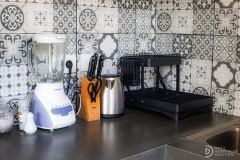 Deluxe Room | Private kitchen | Electric kettle