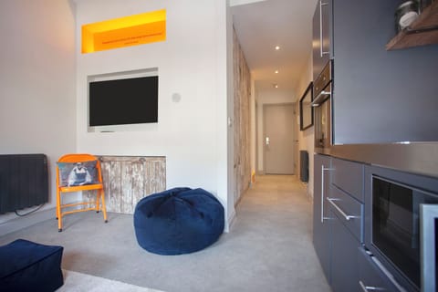 Apartment, City View | Living area