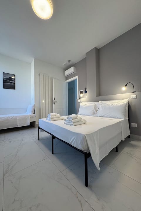 Deluxe Triple Room, Non Smoking, Private Bathroom | Bathroom | Shower, free toiletries, hair dryer, towels