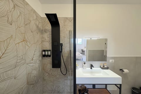 Comfort Double Room, Non Smoking, Private Bathroom | Bathroom | Shower, free toiletries, hair dryer, towels