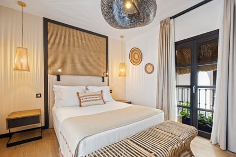 Deluxe Double Room | In-room safe, desk, laptop workspace, iron/ironing board