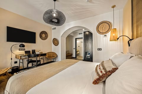 Junior Suite | In-room safe, desk, laptop workspace, iron/ironing board