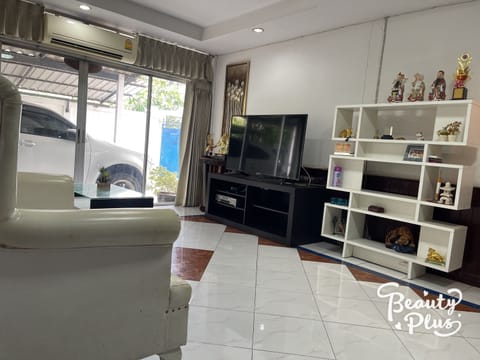 Three-Bedroom House | Living area | 40-inch TV with digital channels