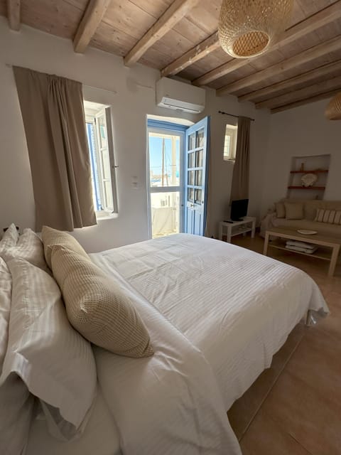 Nesa Paros | Soundproofing, iron/ironing board, free WiFi, bed sheets