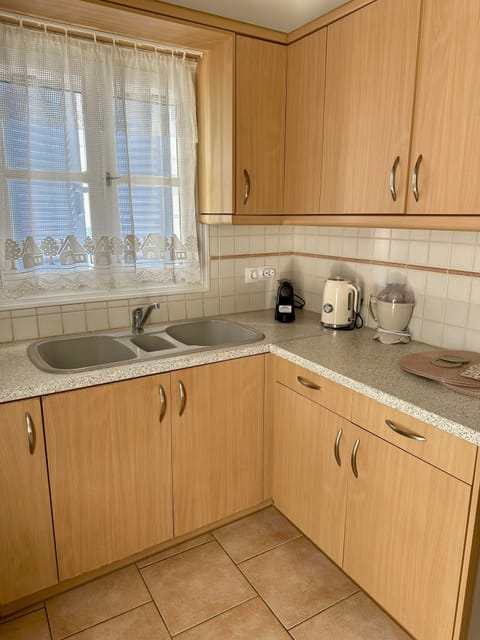 Nesa Paros | Private kitchen | Espresso maker, coffee/tea maker, electric kettle, toaster