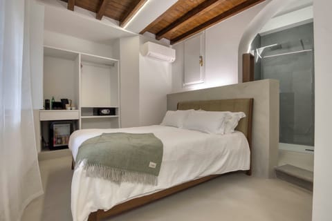 Standard Double Room, Garden View | In-room safe, soundproofing