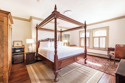 Deluxe Room | In-room safe, iron/ironing board, free WiFi