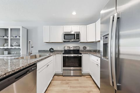 House, Multiple Beds, Kitchen, Garden View (Ocean Blue Haven) | Private kitchen | Fridge, microwave, oven, stovetop