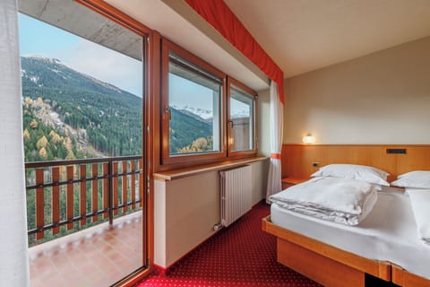 Superior Double or Twin Room, 1 Bedroom, Balcony | Down comforters, in-room safe, desk, free WiFi