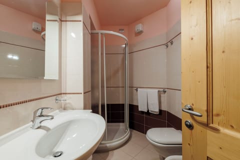 Panoramic Studio Suite | Bathroom | Hair dryer, bidet, towels, soap