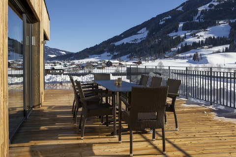 Apartment | Outdoor dining