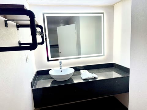 Room, 1 King Bed, Mobility Accessible, Non Smoking (Roll-in Shower) | Bathroom | Shower, rainfall showerhead, free toiletries, hair dryer