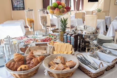 Daily buffet breakfast (EUR 10.9 per person)