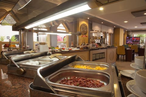 Daily buffet breakfast for a fee