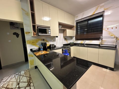 Apartment, 2 Bedrooms, Accessible, Smoking | Private kitchen