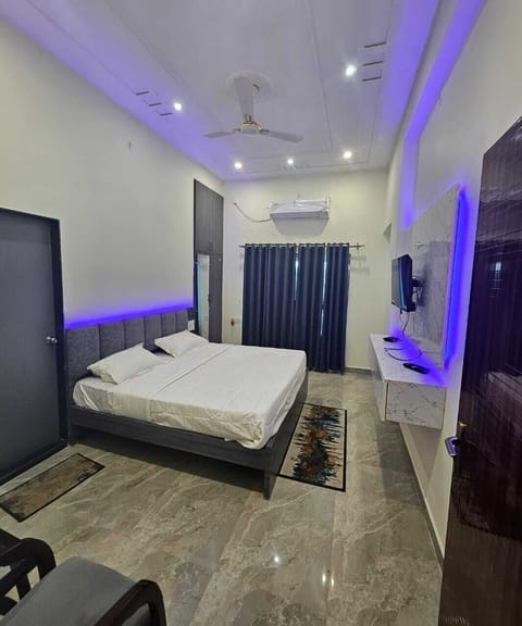 Deluxe Double Room | Free WiFi
