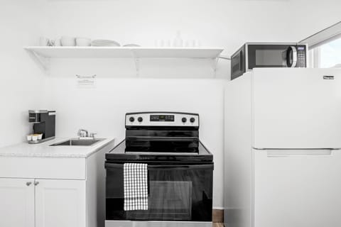 Family Studio Suite, 2 Queen Beds, Kitchen, Canal View | Private kitchen | Mini-fridge, microwave, coffee/tea maker