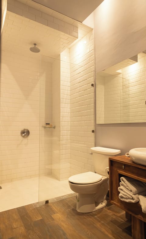 Family Double Room | Bathroom | Shower, hair dryer, towels, soap