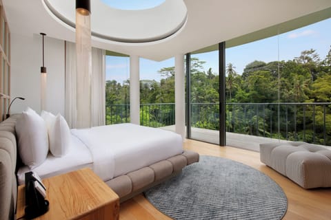 Free minibar, in-room safe, desk, laptop workspace