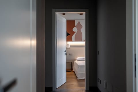 Deluxe Room | Free cribs/infant beds, free WiFi, bed sheets