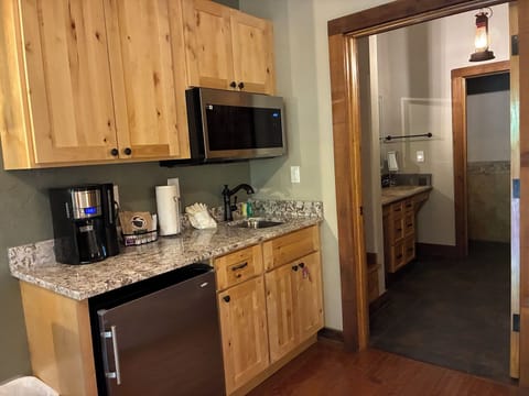 Studio Suite | Private kitchen | Coffee/tea maker