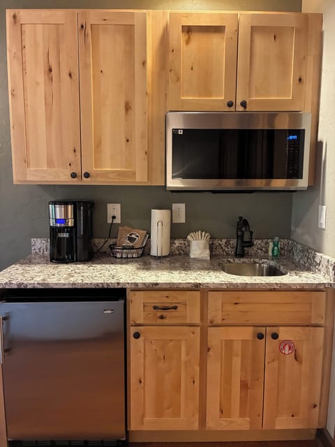 Studio Suite | Private kitchen | Coffee/tea maker