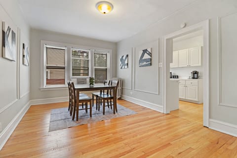 Classic Apartment | In-room dining