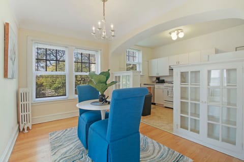 Classic Apartment, 1 Bedroom, Non Smoking | In-room dining