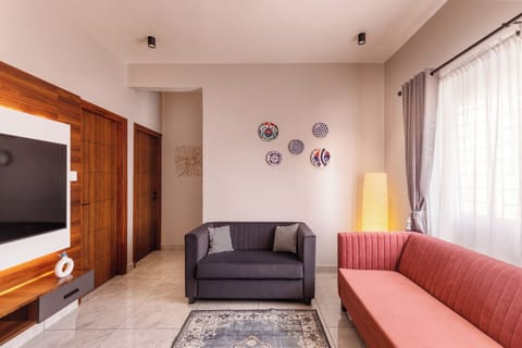 Apartment (2 Bedrooms) | Living area | TV