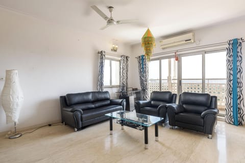 Apartment (2 Bedrooms) | Front of property