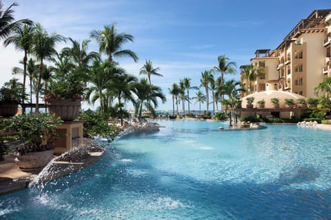 2 outdoor pools