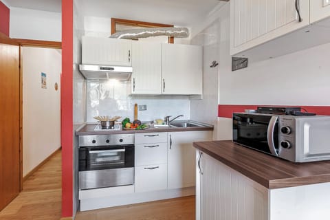Standard Studio, Mountain View (Studio Valleverde 26B) | Private kitchen | Fridge, microwave, oven, stovetop