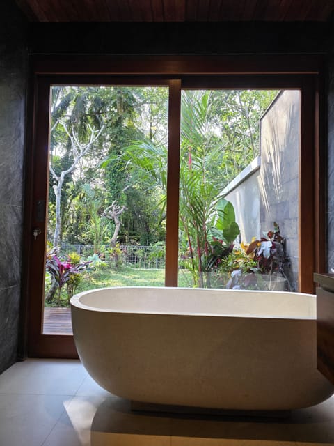 Luxury Villa, Mountain View | Bathroom | Free toiletries, soap, shampoo, toilet paper