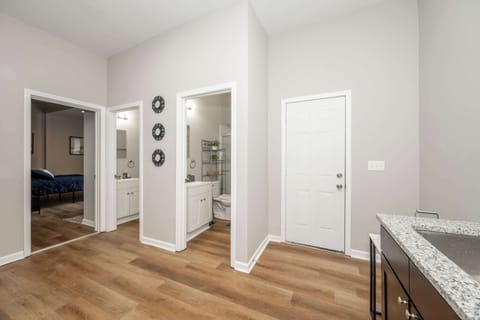 Apartment, Multiple Beds, Balcony, Garden View (887 Lexington Ave #1) | Interior