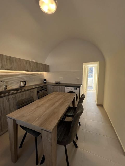 Deluxe Villa, Courtyard View | Private kitchen