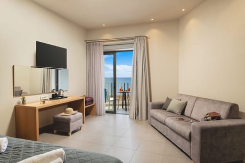 Superior Room | Hypo-allergenic bedding, in-room safe, desk, laptop workspace