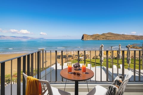 Deluxe Room, Sea View | Hypo-allergenic bedding, in-room safe, desk, laptop workspace